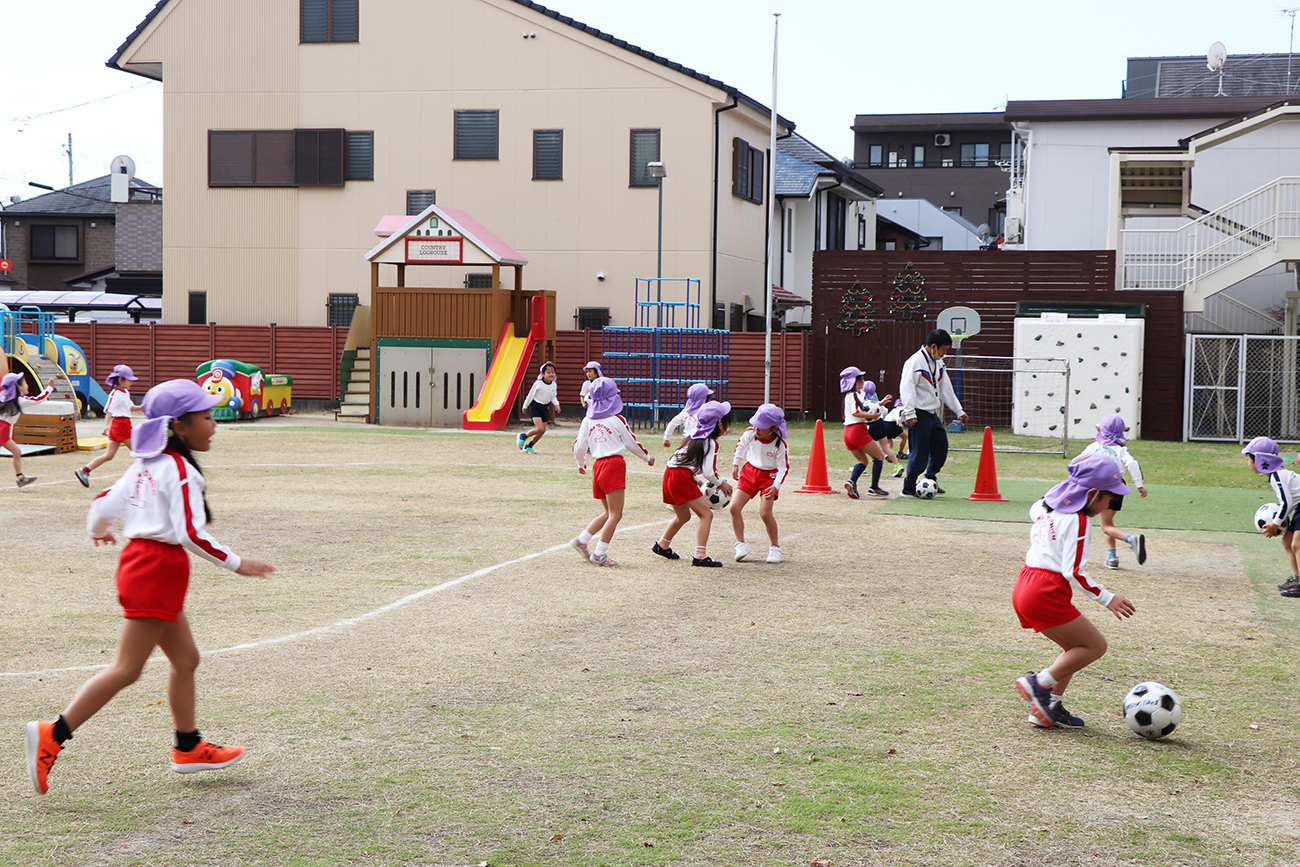 サッカーの練習 あいわ幼稚園 名古屋市名東区の幼稚園